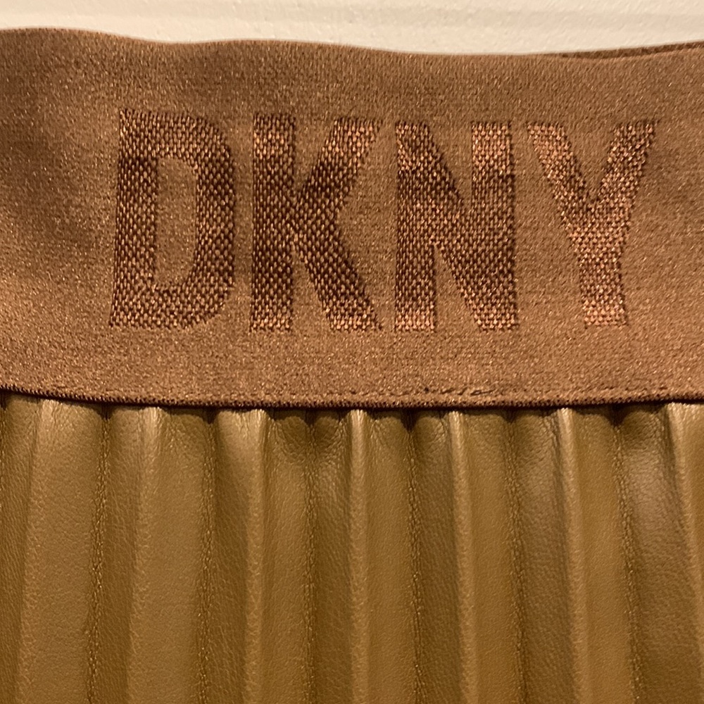 TT: DKNY Faux Leather Caper Pleated Skirt - Picture 10 of 13